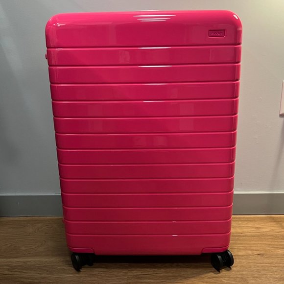 Away Handbags - AWAY Limited Edition Hard-Shell Rolling Suitcase in Flamingo Pink